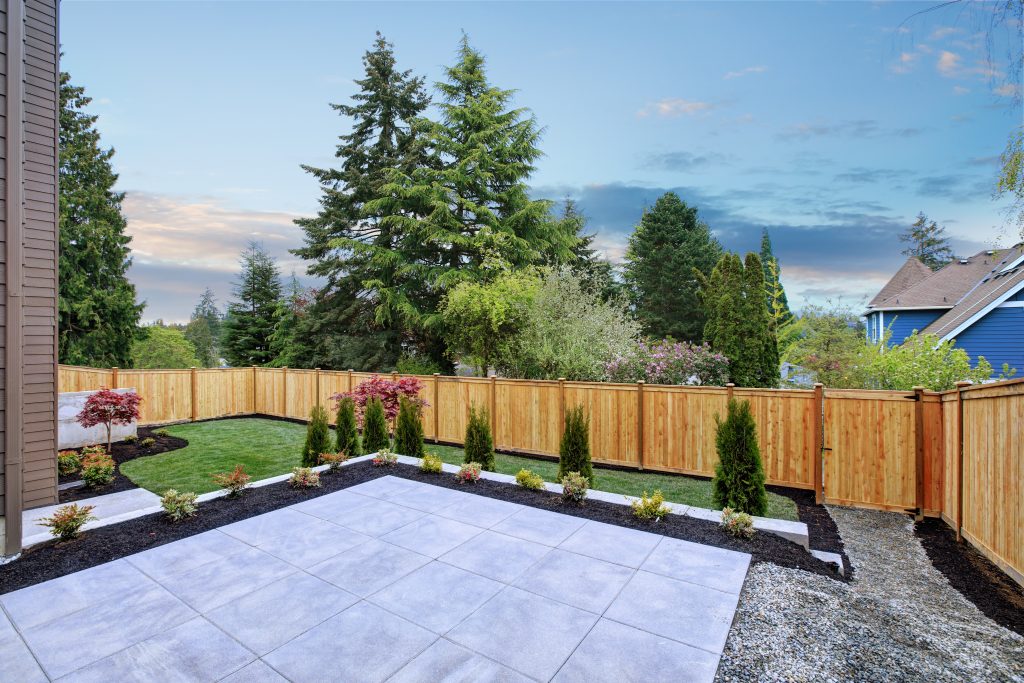 Terrasse aménagée avec de la pierre naturelle